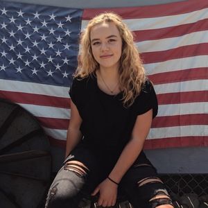 Meet your Posher, Caitlin